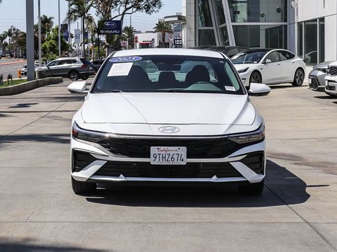 Used 2025 Hyundai Elantra Hybrid FWD image 2