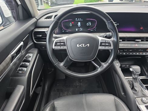 Certified 2023 Kia Telluride EX w/ EX Captain's Chair Package FWD image 14