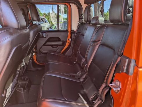 Used 2025 Jeep Gladiator Mojave AWD/4WD image 14