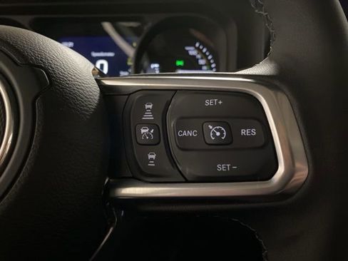 Used 2025 Jeep Wrangler Unlimited Sahara w/ Safety Group AWD/4WD image 35