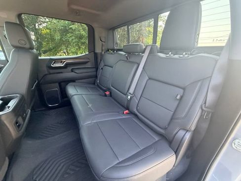 Used 2024 Chevrolet Silverado 1500 LT Trail Boss w/ Convenience Package II AWD/4WD image 17