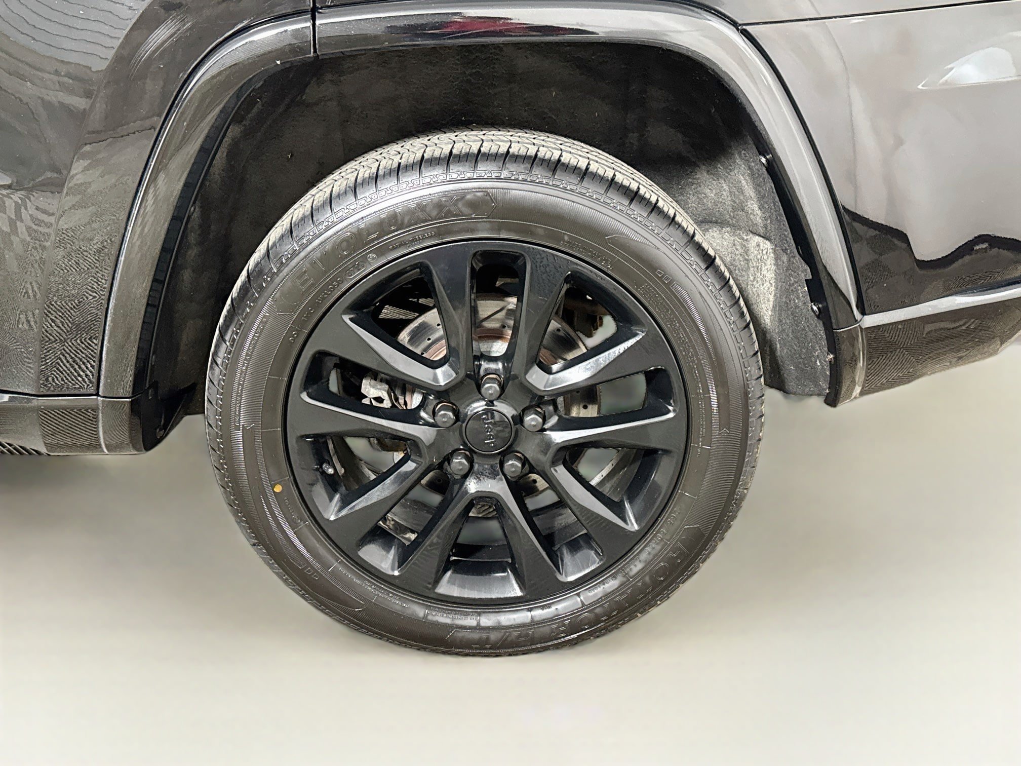 Used 2017 Jeep Grand Cherokee Altitude AWD/4WD image 27