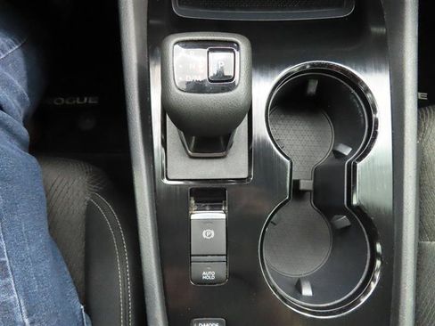 Used 2024 Nissan Rogue SV FWD image 27
