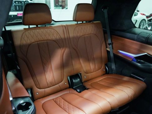 Used 2022 BMW X7 M50i w/ Dynamic Handling Package image 23