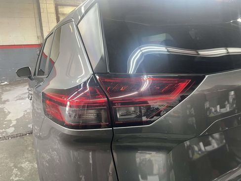 Used 2023 Nissan Rogue SV image 12