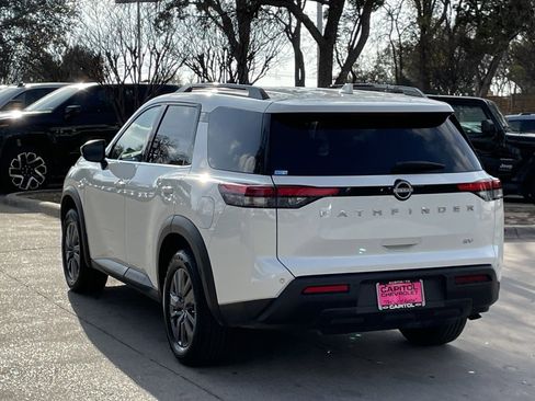 Used 2024 Nissan Pathfinder SV image 4