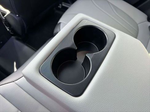 Used 2025 Ford Escape SE w/ PHEV Premium Package image 12