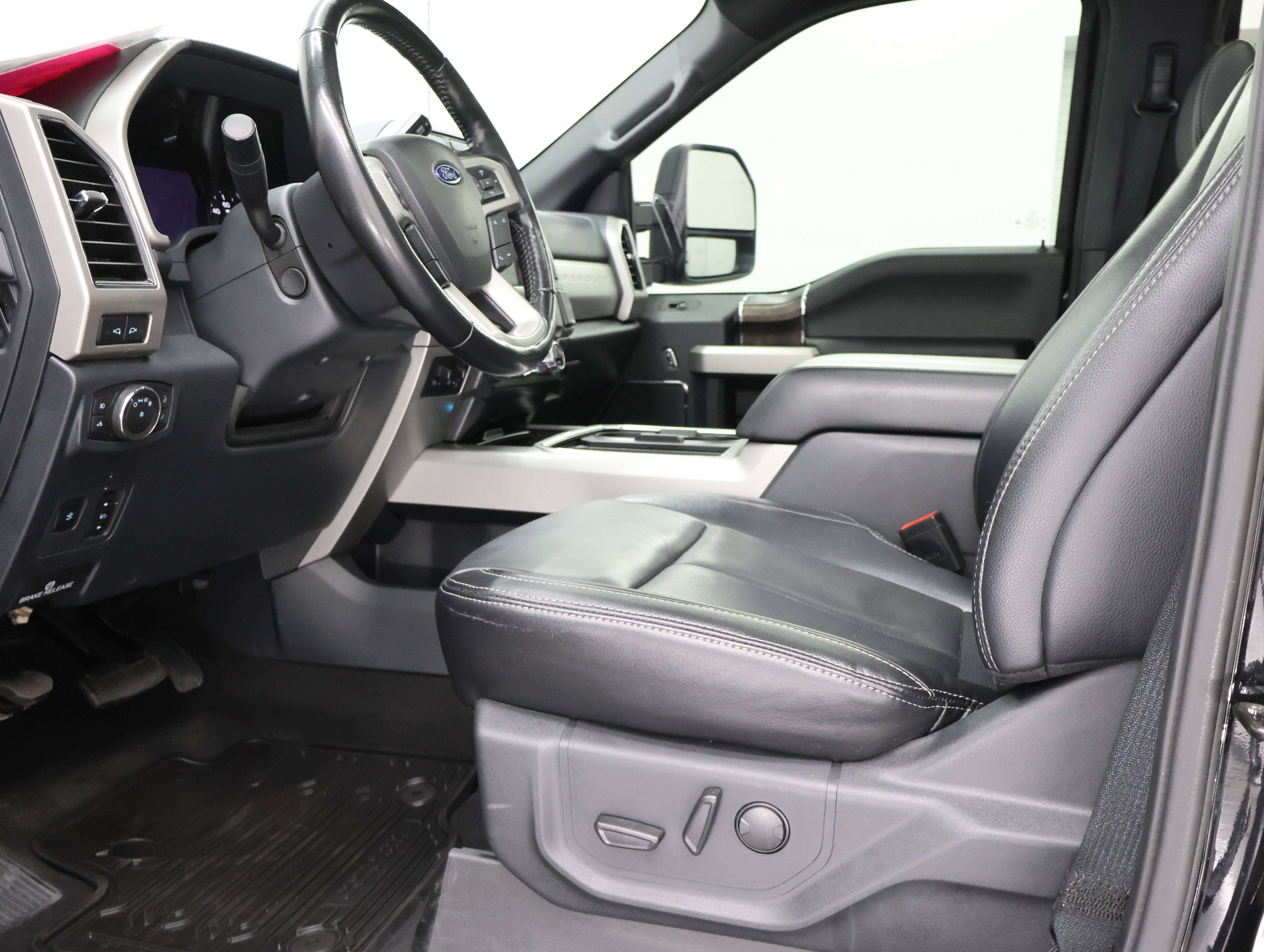 Used 2022 Ford F250 Lariat w/ Black Appearance Package AWD/4WD image 8
