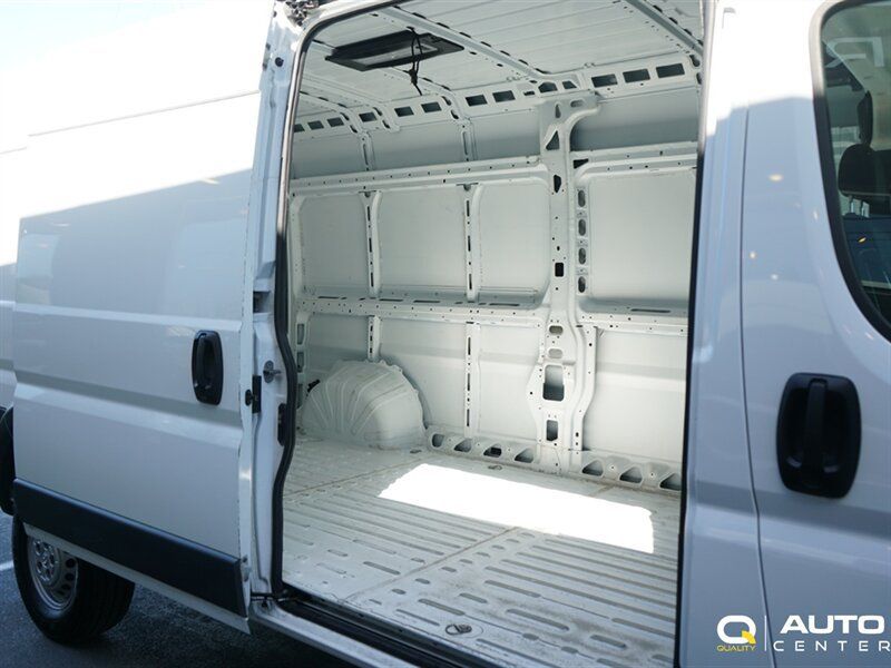 Used 2025 RAM ProMaster 2500 w/ Convenience Group FWD image 4