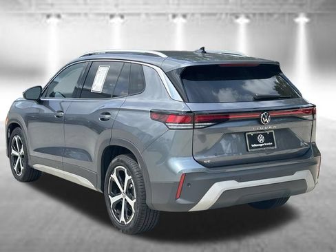 Certified 2026 Volkswagen Tiguan SE FWD image 3