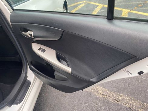 Used 2013 Toyota Corolla S w/ Premium Pkg FWD image 28