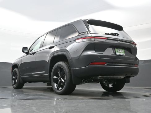 New 2025 Jeep Grand Cherokee Altitude AWD/4WD image 13