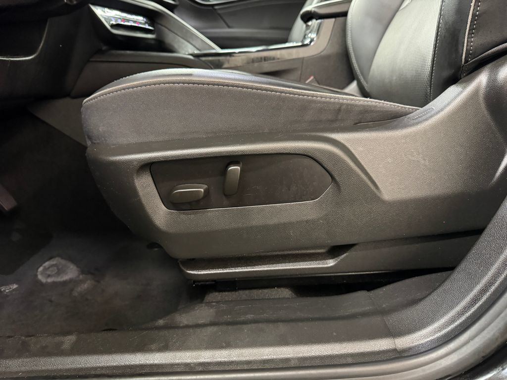 Used 2023 Buick Envision Essence AWD/4WD image 14