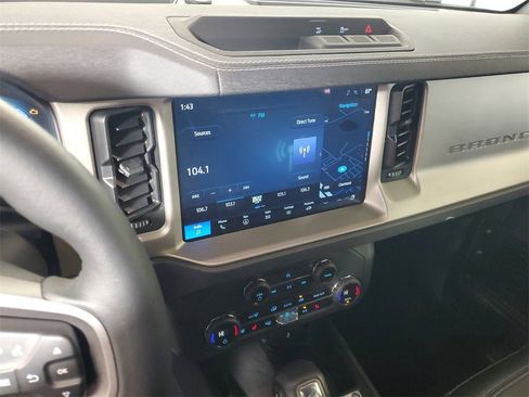 Used 2025 Ford Bronco Outer Banks image 17