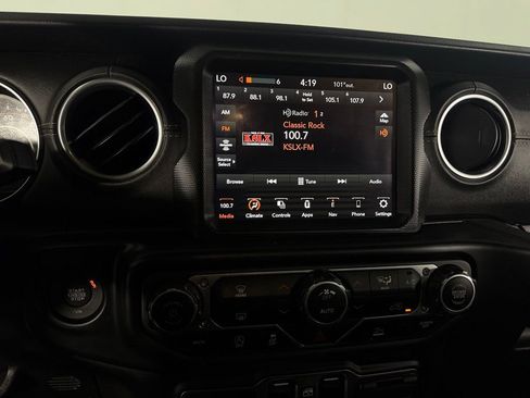 Certified 2023 Jeep Gladiator Overland w/ Popular Equipment Package AWD/4WD image 17