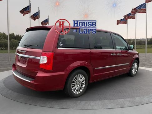 Used 2016 Chrysler Town & Country Touring-L FWD image 5