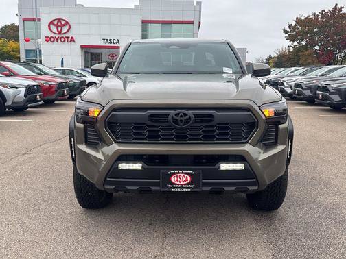 Used 2025 Toyota Tacoma TRD Off-Road AWD/4WD image 2