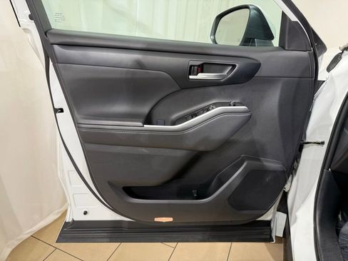 Certified 2025 Toyota Highlander XLE AWD/4WD image 13