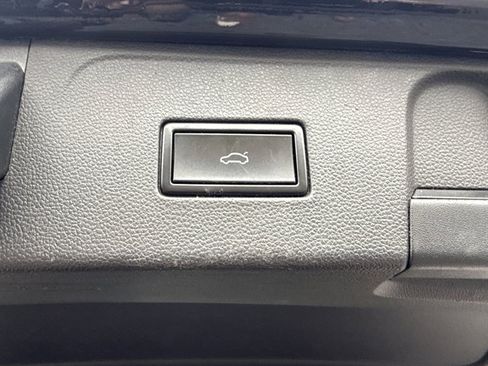 Used 2018 Volkswagen Atlas SEL image 28