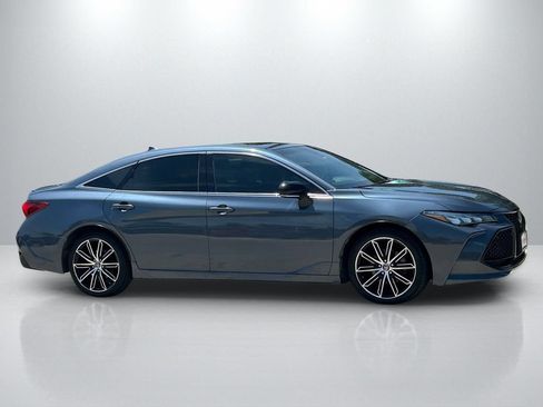 Used 2019 Toyota Avalon XSE FWD image 4