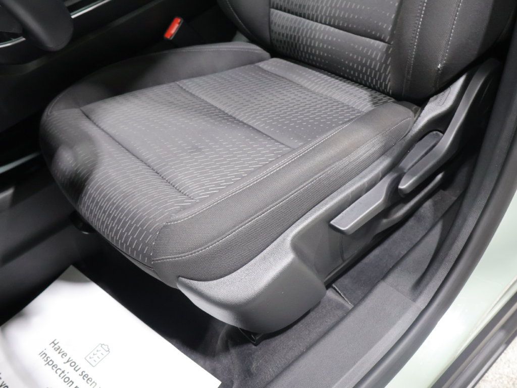 Used 2025 Chevrolet Equinox LT AWD/4WD image 12