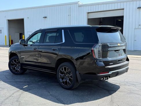 Used 2025 Chevrolet Tahoe Premier AWD/4WD image 3
