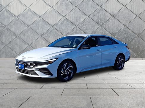 Certified 2025 Hyundai Elantra Sport image 3