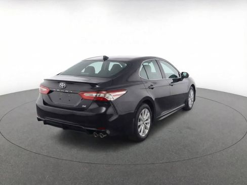 Used 2024 Toyota Camry SE image 4