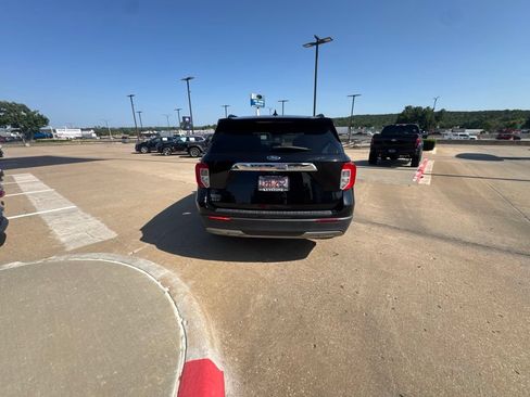 Used 2023 Ford Explorer XLT w/ Equipment Group 202A RWD image 5
