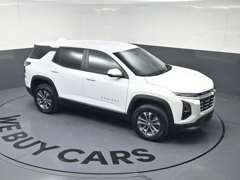 Certified 2025 Chevrolet Equinox LT w/ Safety and Technology Package image 31