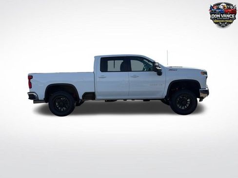 Used 2024 Chevrolet Silverado 2500 LT AWD/4WD image 6