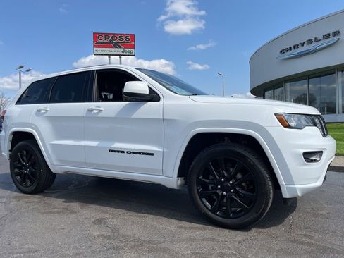 Used 2018 Jeep Grand Cherokee Altitude image 47