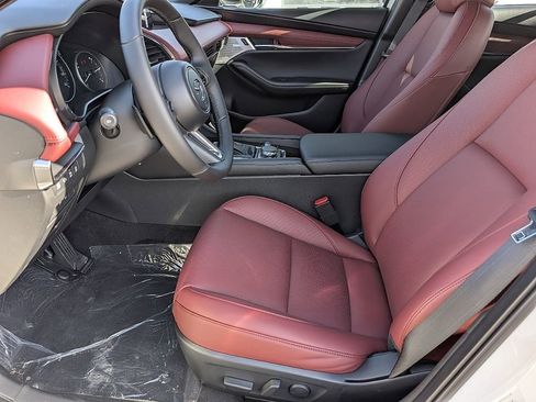 New 2026 MAZDA MAZDA3 Hatchback w/Premium Plus Pkg image 26