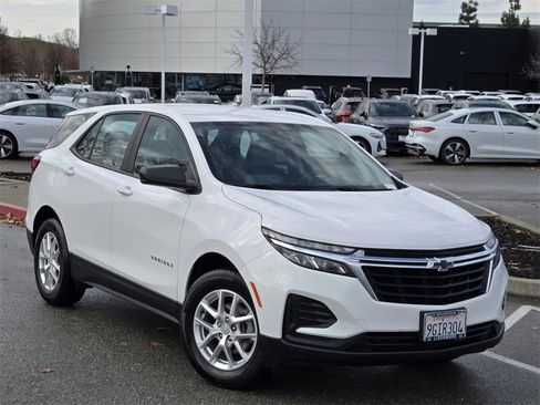 Used 2023 Chevrolet Equinox LS image 1