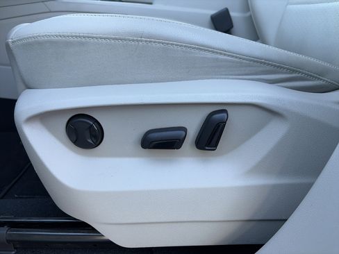 Used 2023 Volkswagen Atlas SE w/ Black Wheel Package image 12