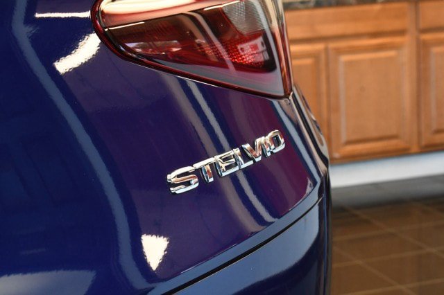 Used 2022 Alfa Romeo Stelvio Ti AWD/4WD image 15