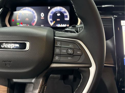 New 2025 Jeep Grand Cherokee Limited AWD/4WD image 17