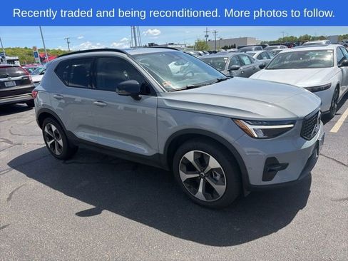 Used 2024 Volvo XC40 B5 Plus AWD/4WD image 1