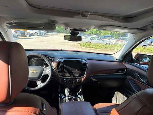 Used 2018 Chevrolet Traverse High Country AWD/4WD image 12
