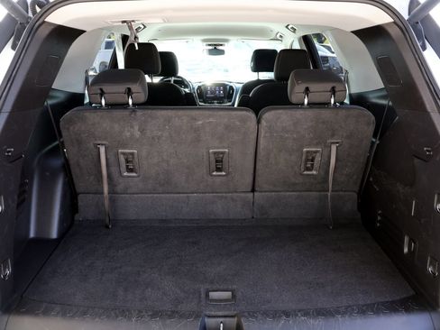 Used 2021 Chevrolet Traverse LT FWD image 11