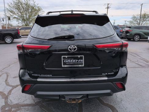 Used 2023 Toyota Highlander XLE image 4