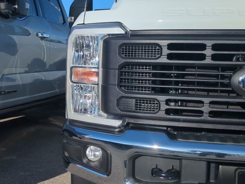 New 2026 Ford F250 XL w/ XL Chrome Package image 10