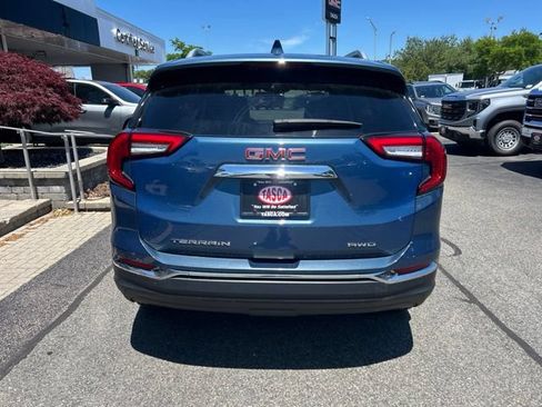 Used 2024 GMC Terrain SLT AWD/4WD image 4