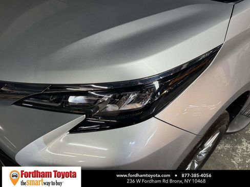 Used 2025 Toyota Sienna LE image 8