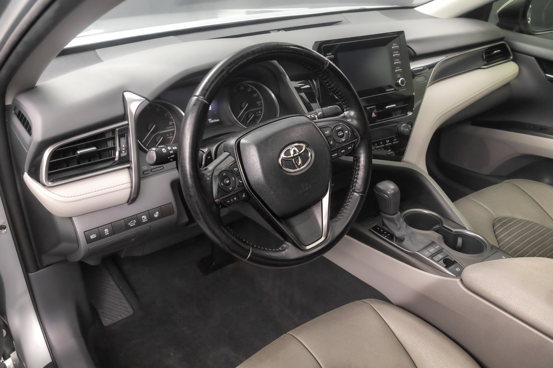Used 2022 Toyota Camry SE w/ Cold Weather Package AWD/4WD image 5