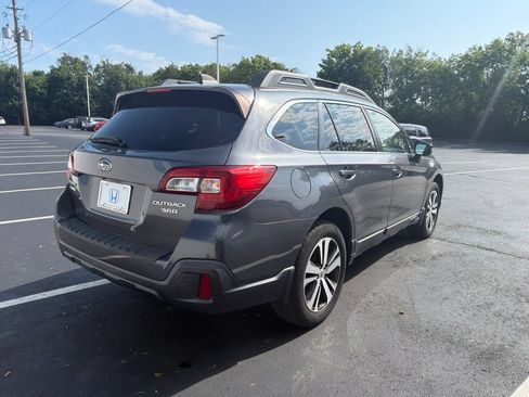 Used 2018 Subaru Outback 3.6R Limited AWD/4WD image 5