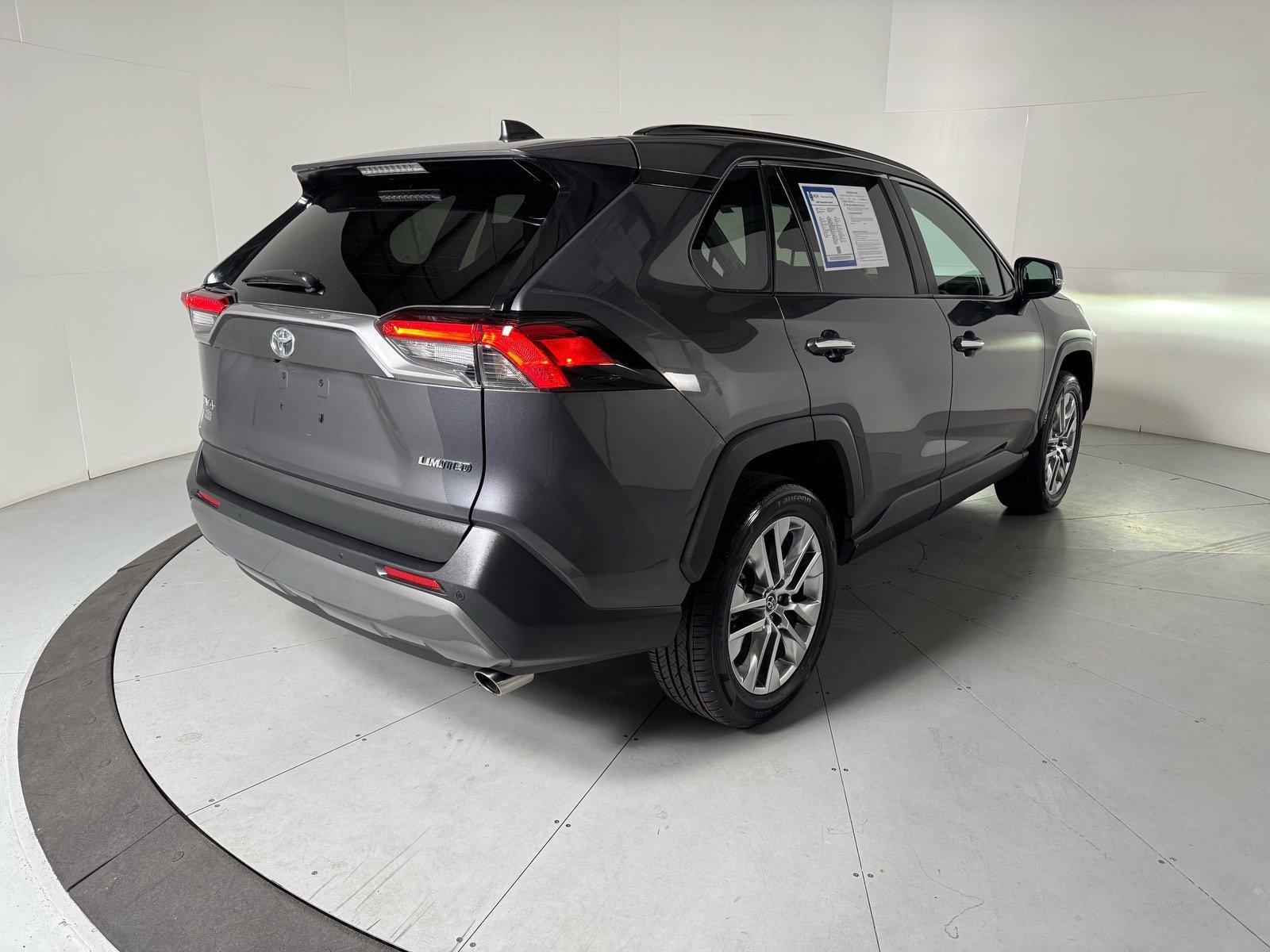 Used 2020 Toyota RAV4 Limited FWD image 5