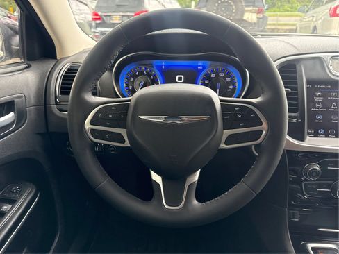 Used 2023 Chrysler 300 Touring w/ Sport Appearance Package RWD image 19