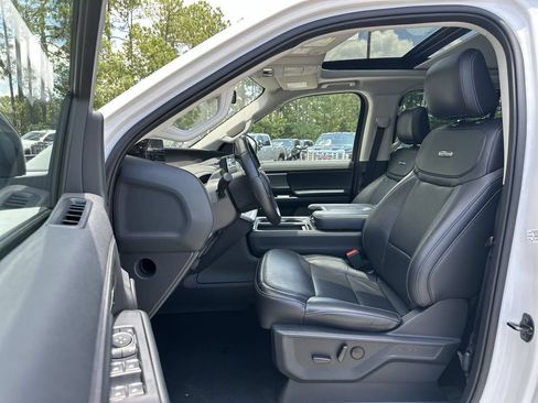 Used 2025 Ford Expedition Platinum AWD/4WD image 20