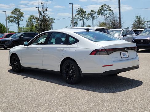 Used 2025 Honda Accord SE image 4